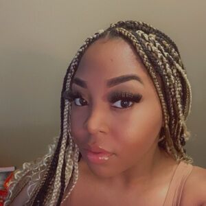 Meet your Posher, Quinesha